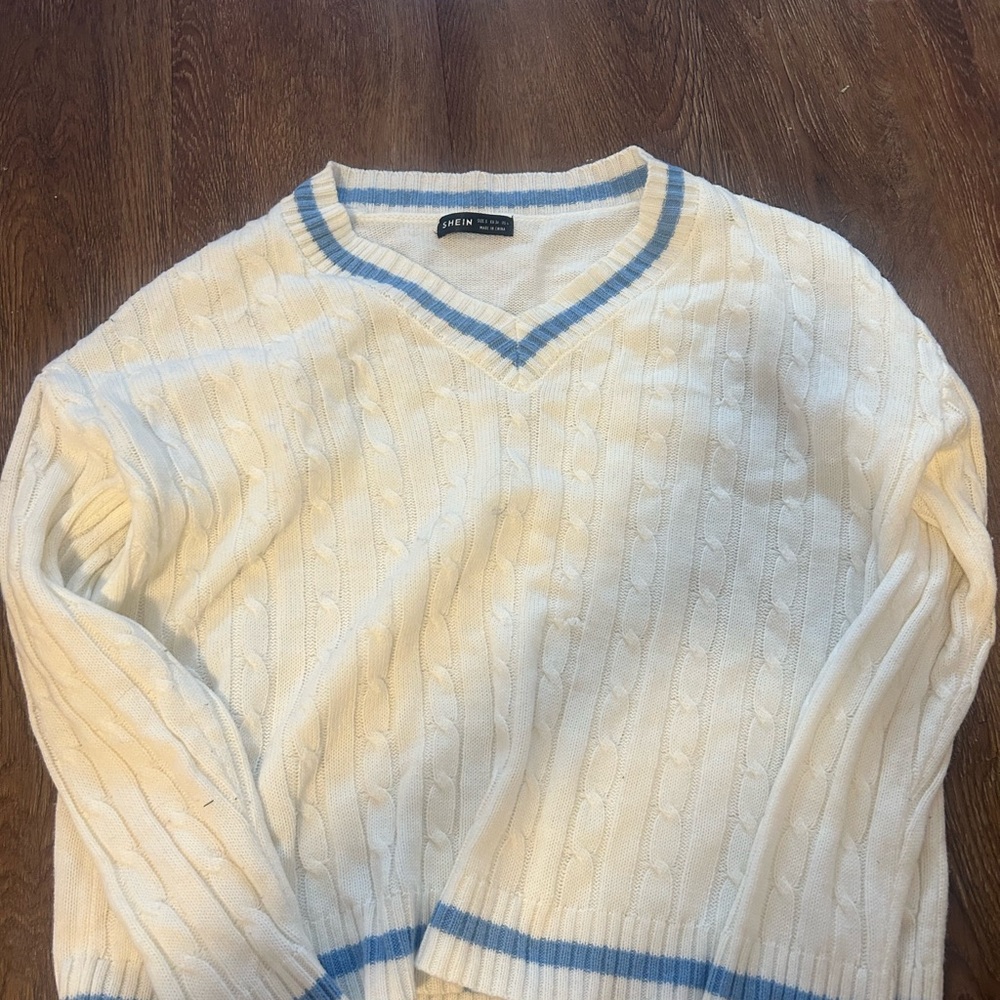 Kenneth Cole Men's White Sweater with Blue Accents